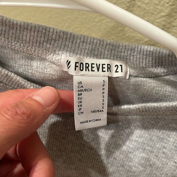 Forever 21 grey crop top - Picture 3 of 6